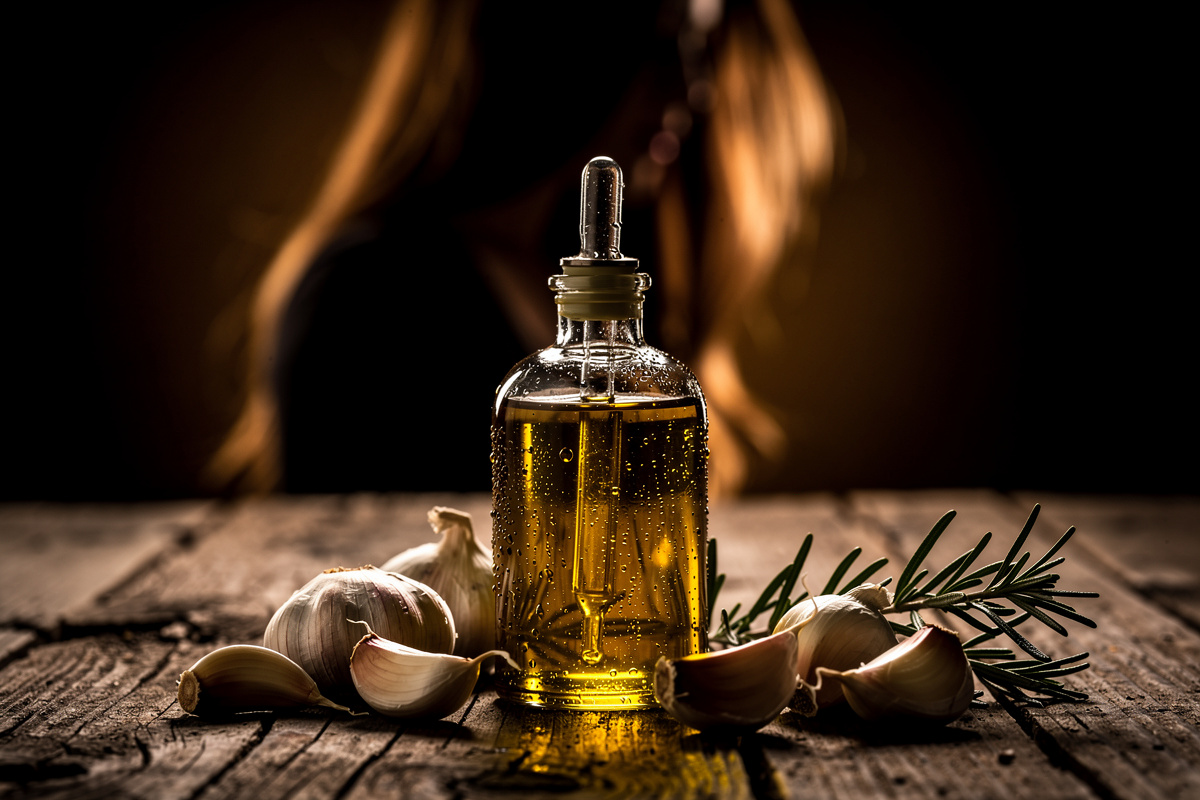 L’huile d’ail sur les cheveux : quels dangers ?